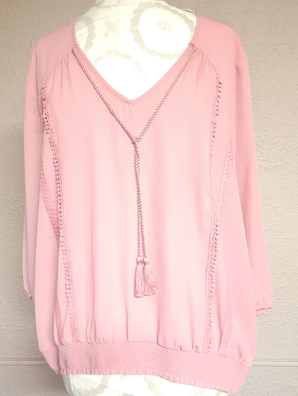 Women’s Blush Pink V-Neck Tassel Top XL. NWT